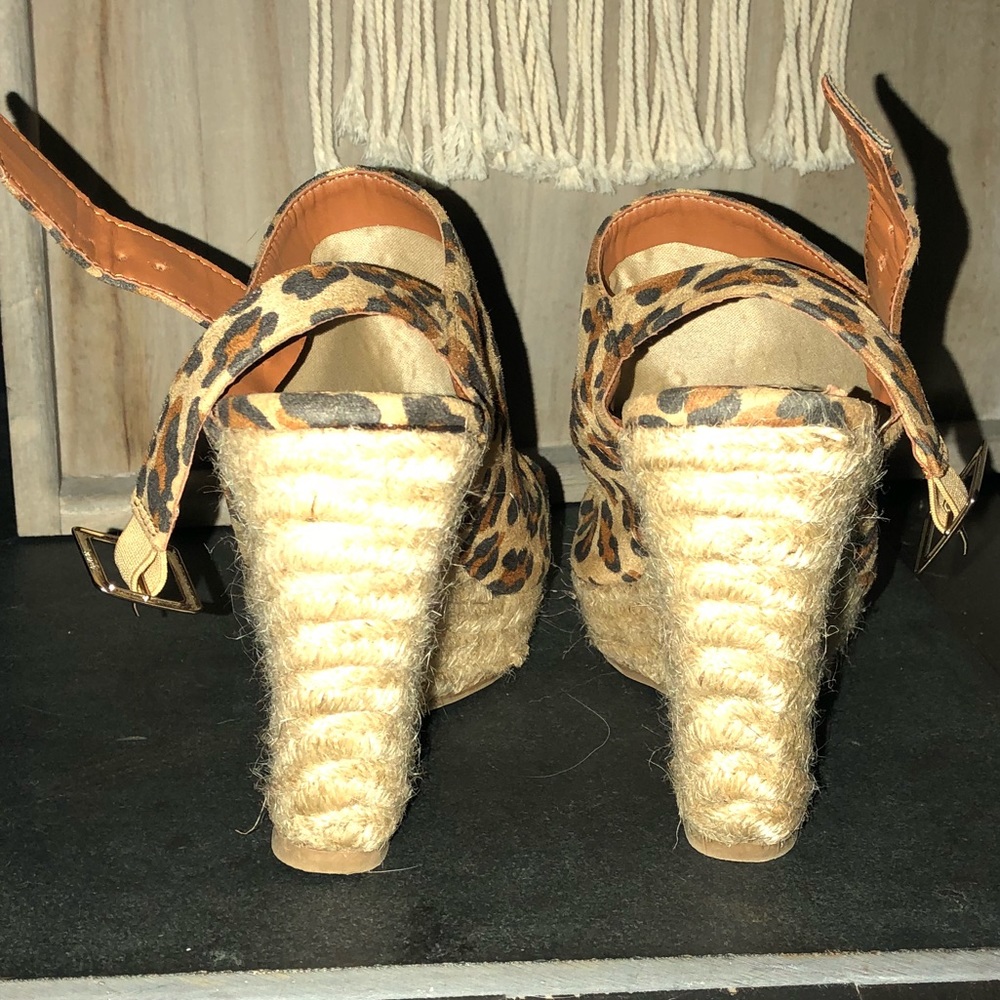 COMFORTABLE Leopard Print Wedges! - Picture 5 of 7